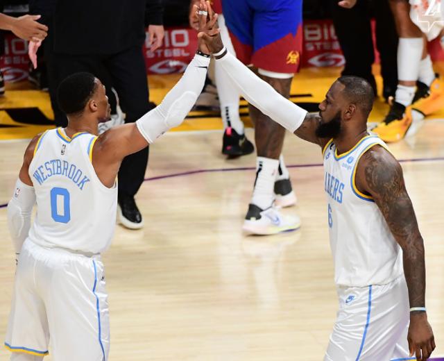 PP模拟器免费试玩-5连败后湖人进攻终回暖 詹姆斯：要相信自己的打法